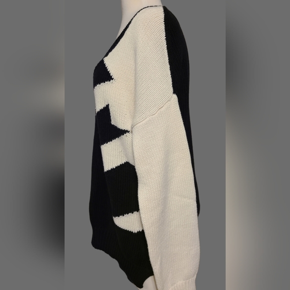 Venus size XL black/white sweater - Picture 4 of 13